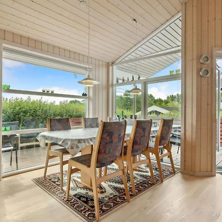 2 Bedroom Awesome In Hébergement de vacances Tranekær