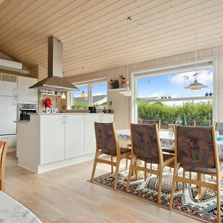 2 Bedroom Awesome In Holiday home