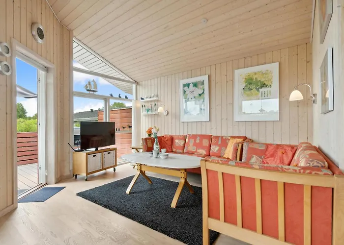 Сasa de vacaciones 2 Bedroom Awesome In Tranekær